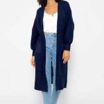 blaue strickjacke