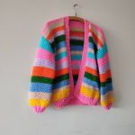 bunte strickjacke