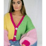 bunte strickjacke