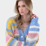 bunte strickjacke