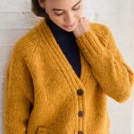 gelbe strickjacke