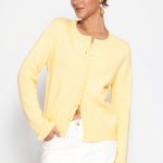 gelbe strickjacke