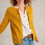 gelbe strickjacke