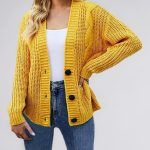 gelbe strickjacke