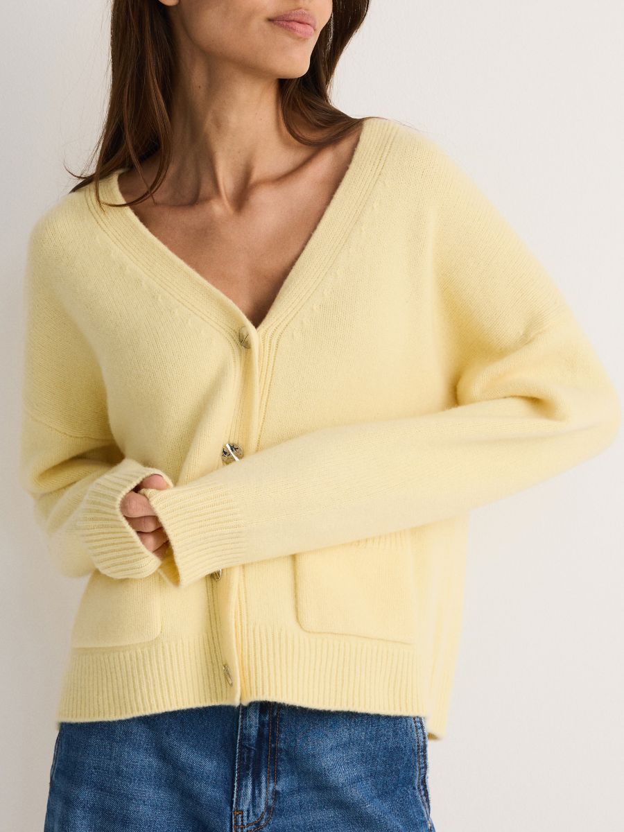 gelbe-strickjacke-913uha-1.jpg gelbe strickjacke – Bild 1