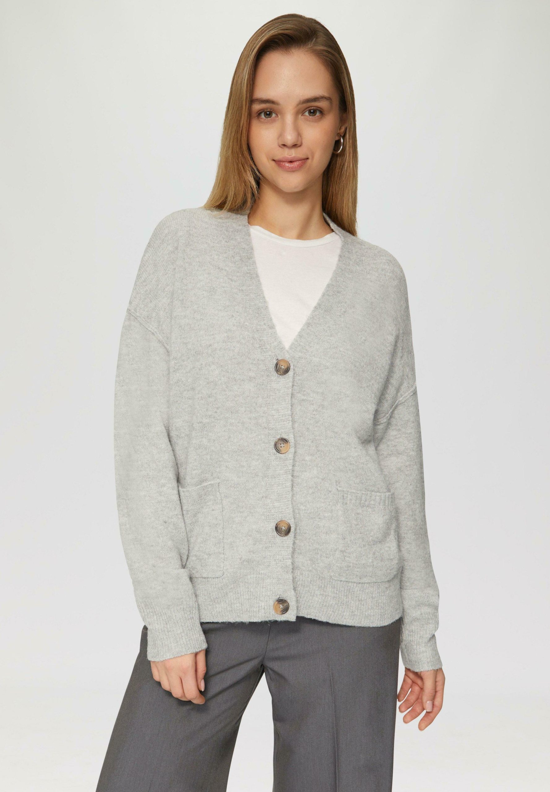 graue-strickjacke-276lpc-1.jpg graue strickjacke – Bild 1