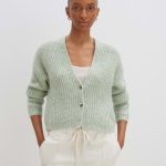 grüne strickjacke