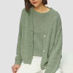grüne strickjacke