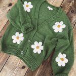 grüne strickjacke