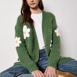grüne strickjacke