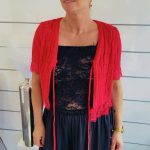 rote strickjacke