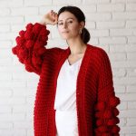 rote strickjacke