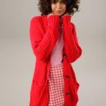 rote strickjacke