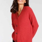 rote strickjacke