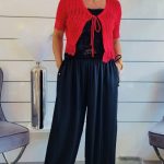 rote strickjacke
