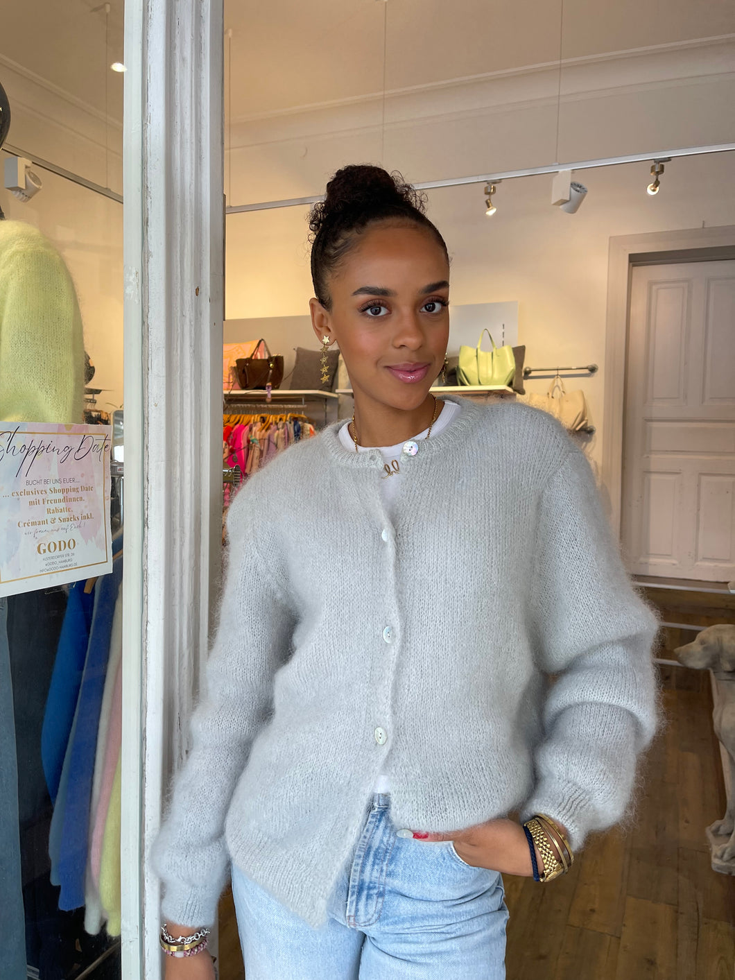 strickjacke-grau-418qjj-1.jpg strickjacke grau – Bild 1