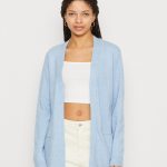strickjacke hellblau