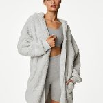 strickjacke mit kapuze
