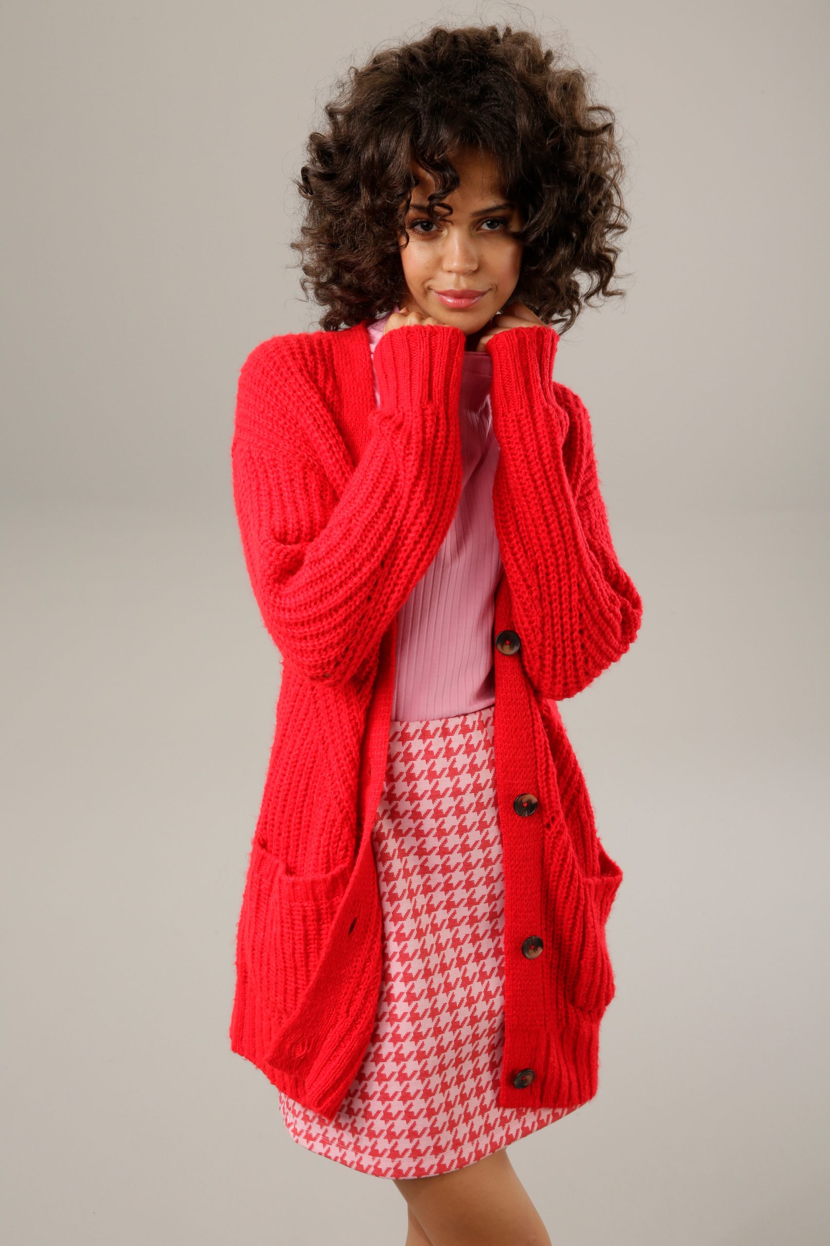 strickjacke-rot-204xiz-1.jpg strickjacke rot – Bild 1