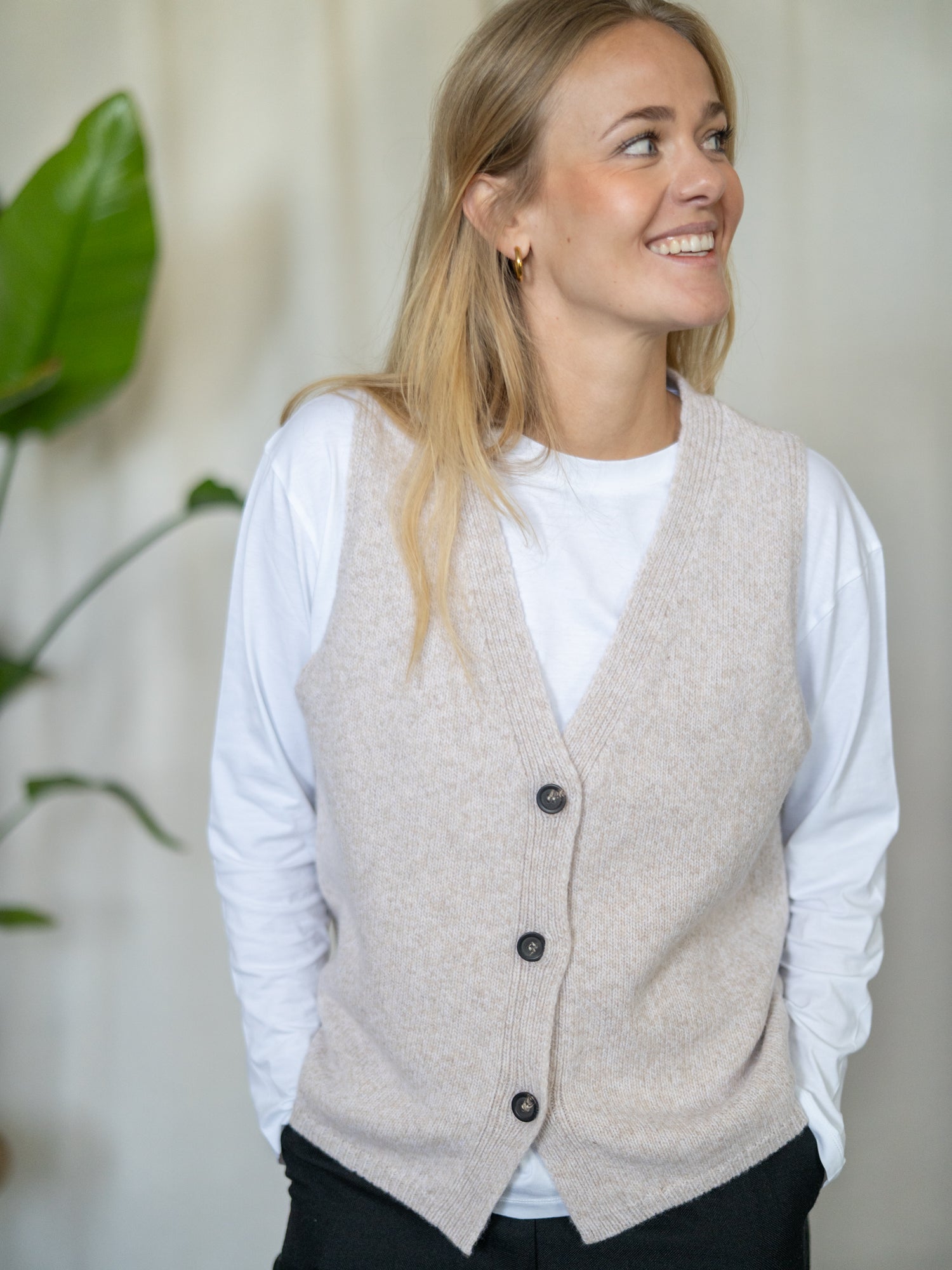 strickwesten-damen-401bmn-1.jpg strickwesten damen – Bild 1